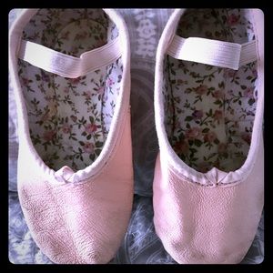 Leather ballet shoes